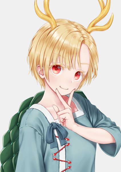 Anime picture 868x1228 with touhou kicchou yachie torinari (dtvisu) single tall image looking at viewer fringe short hair simple background blonde hair smile red eyes upper body horn (horns) grey background antlers fingersmile girl bow