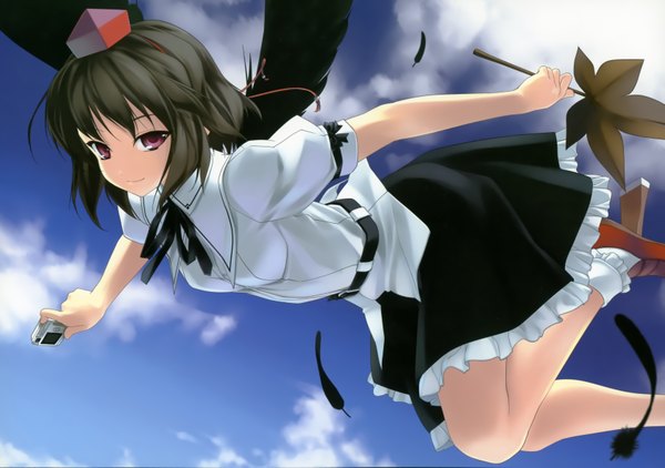 Anime picture 3355x2365 with touhou shameimaru aya rokuwata tomoe single highres short hair smile red eyes brown hair absurdres sky black wings girl feather (feathers) fan camera tokin hat hauchiwa