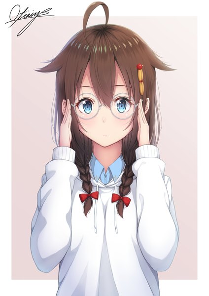 Anime picture 2894x4093 with kantai collection shigure destroyer ochiai miyabi single long hair tall image looking at viewer fringe highres blue eyes simple background hair between eyes brown hair signed ahoge braid (braids) long sleeves twin braids girl bow