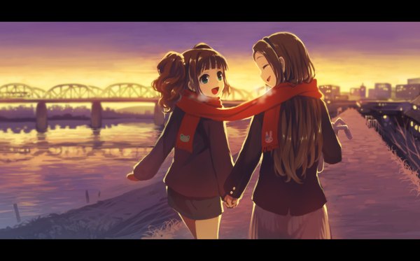 Anime picture 1500x934 with idolmaster idolmaster (classic) minase iori takatsuki yayoi shirane taito (artist) long hair short hair open mouth smile brown hair wide image multiple girls green eyes holding hands evening sunset letterboxed shared scarf cold girl