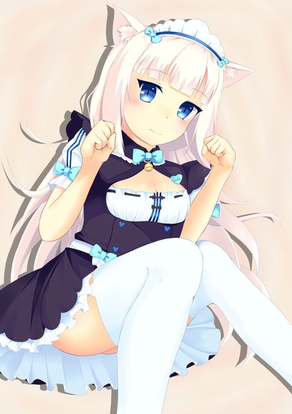 イラスト 2893x4092 と neko paradise neko works (studio) バニラ sylux ソロ 長髪 長身像 カメラ目線 highres おっぱい 青い目 light erotic 金髪 獣耳 light smile 猫耳 影 maid 谷間ホール paw pose