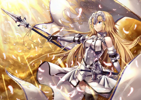 Anime picture 1125x800 with fate (series) fate/apocrypha jeanne d'arc (fate) (all) jeanne d'arc (fate) gabiran single long hair blue eyes bare shoulders looking away sky light smile floating hair outstretched arm girl thighhighs weapon black thighhighs sword armor