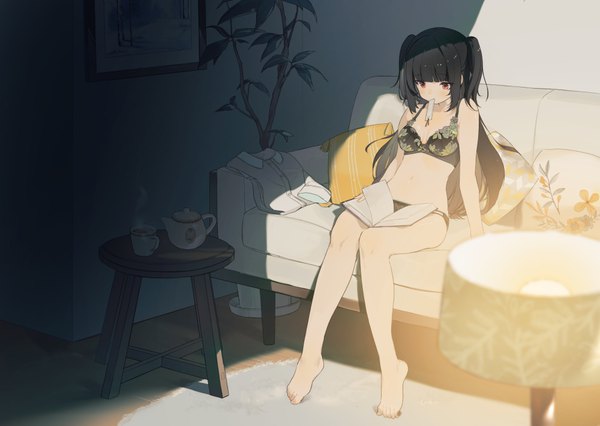 Anime-Bild 1000x711 mit original cona kinaco single long hair fringe light erotic black hair red eyes sitting bare shoulders holding payot full body indoors blunt bangs barefoot arm support bare legs bare belly shadow