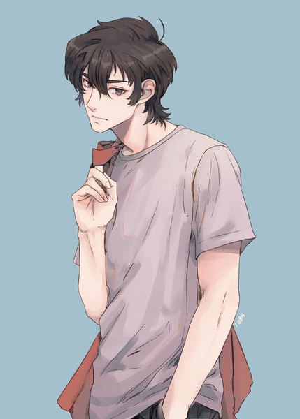 Anime picture 648x906 with voltron: legendary defender keith kogane 1o8k single tall image fringe short hair black hair simple background hair between eyes brown eyes blue background hand in pocket boy t-shirt