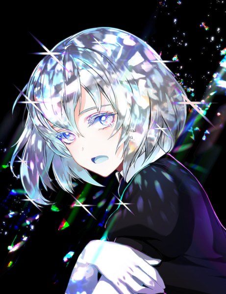 Anime picture 1000x1300 with houseki no kuni diamond (houseki no kuni) eu (euspia) single tall image looking at viewer fringe short hair open mouth blue eyes hair between eyes silver hair upper body sparkle puffy sleeves floating hair black background crossed arms androgynous gloves