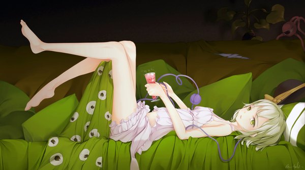 Anime picture 2700x1503 with touhou komeiji koishi komeiji satori an-telin single looking at viewer highres short hair light erotic wide image green eyes signed lying parted lips barefoot green hair bare legs on back legs up ke-ta (style)