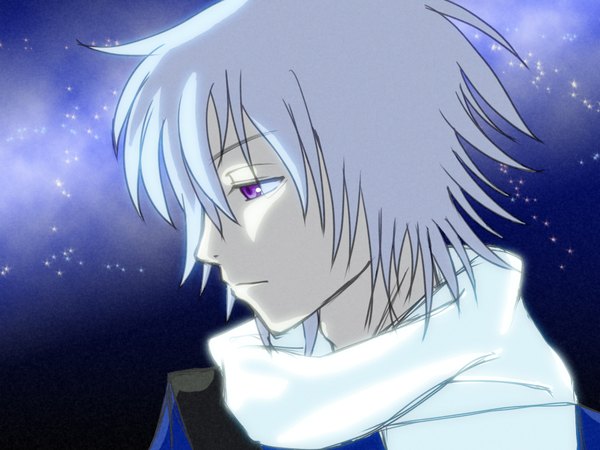 Anime picture 1024x768 with tegami bachi gauche suede natsumi (pixiv2248397) single fringe short hair hair between eyes purple eyes looking away silver hair upper body profile night night sky boy scarf star (stars)
