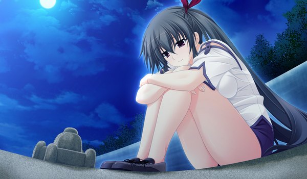 Anime picture 1024x600 with sora to kumo to kimi no koi long hair black hair red eyes wide image game cg ponytail night legs girl shirt shorts moon