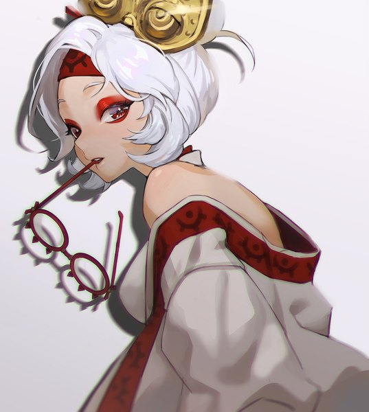 Anime-Bild 895x1000 mit the legend of zelda the legend of zelda: tears of the kingdom nintendo purah oto1 030 single tall image looking at viewer short hair red eyes holding upper body white hair mouth hold eyeshadow eyewear removed girl hair ornament glasses