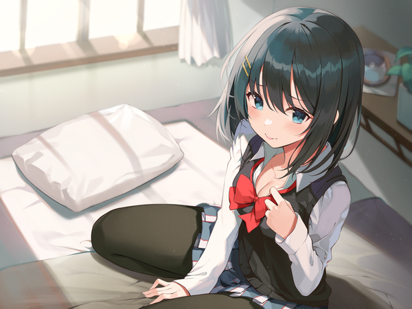 Anime-Bild 3200x2400 mit original ale nqki single looking at viewer blush fringe highres short hair black hair hair between eyes sitting absurdres cleavage bent knee (knees) indoors long sleeves pleated skirt sunlight arm support shadow