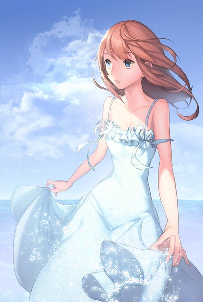 Аниме картинка 700x1040 с оригинальное изображение mt (ringofive) один (одна) длинные волосы высокое изображение голубые глаза каштановые волосы смотрит в сторону небо облако (облака) девушка платье белое платье