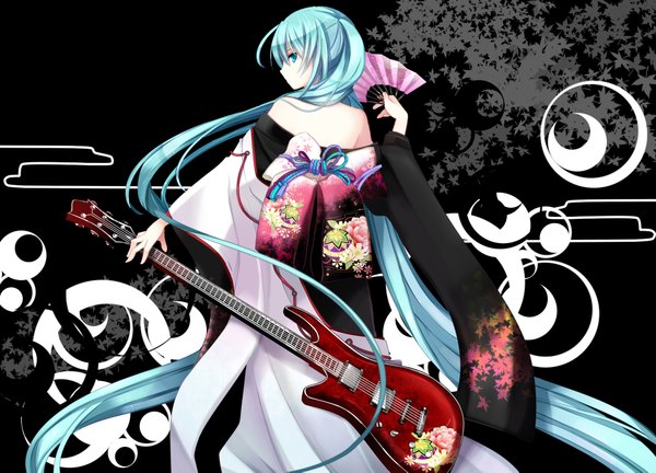 Аниме картинка 2000x1443 с вокалоид хацунэ мику yuuki kira длинные волосы высокое разрешение голубые глаза голые плечи синие волосы ахоге традиционная одежда оглядывается сзади спина девушка веер музыкальный инструмент юката гитара