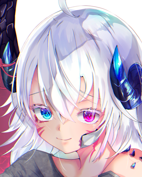 Anime picture 1650x2059 with original hakurei19 single long hair tall image fringe blue eyes simple background smile hair between eyes white background looking away silver hair upper body ahoge pink eyes horn (horns) heterochromia anaglyph blood on face
