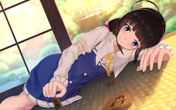 Anime picture 1920x1200 with ryuuou no oshigoto! hinatsuru ai sion005 single long hair looking at viewer blush highres blue eyes black hair smile signed ahoge indoors lying long sleeves sunlight blurry shadow dutch angle