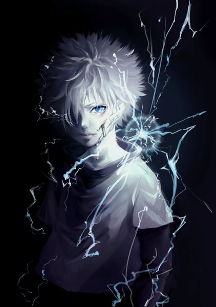 Anime picture 955x1358 with hunter x hunter killua zaoldyeck si (pixiv) single tall image looking at viewer short hair blue eyes simple background standing white hair magic black background lightning bleeding boy blood t-shirt