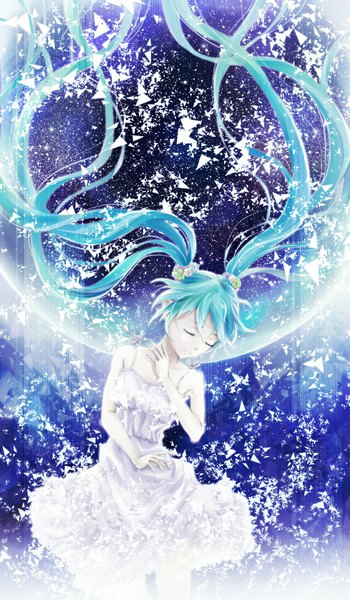 イラスト 584x1000 と ボーカロイド 初音ミク nuwanko ソロ 長髪 長身像 ツインテール 肩出し eyes closed light smile aqua hair blue background pale skin weightlessness 女の子 ドレス 白いドレス