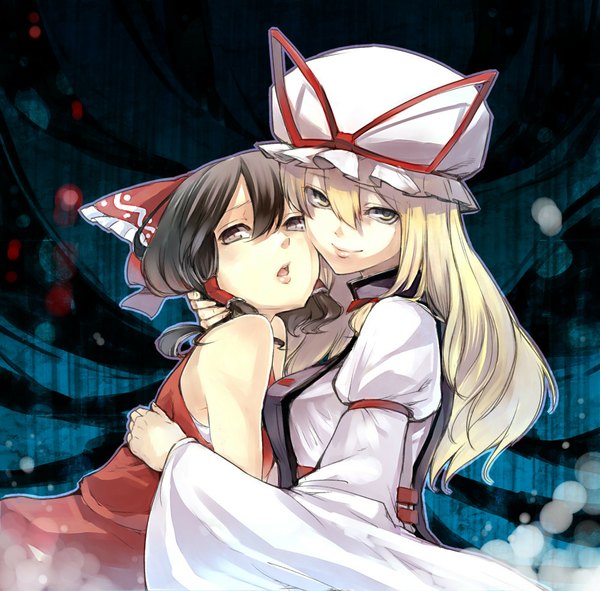 Anime picture 1000x986 with touhou hakurei reimu yakumo yukari miya9 long hair looking at viewer short hair open mouth black hair blonde hair smile bare shoulders multiple girls grey eyes hug shoujo ai cheek-to-cheek girl bow 2 girls