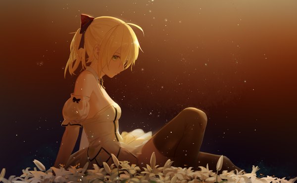 Anime picture 4008x2480 with fate (series) fate/unlimited codes artoria pendragon (all) saber lily leiq single looking at viewer fringe highres short hair breasts simple background blonde hair hair between eyes wide image sitting green eyes payot absurdres ahoge