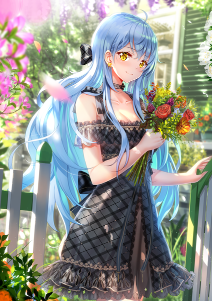 Anime-Bild 1102x1560 mit original swordsouls single long hair tall image looking at viewer blush fringe breasts smile hair between eyes standing holding yellow eyes payot cleavage ahoge outdoors sunlight blurry