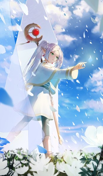 Anime-Bild 2894x4942 mit sousou no frieren frieren kamatoyu single long hair tall image highres twintails green eyes looking away sky silver hair cloud (clouds) full body pointy ears outstretched arm elf girl flower (flowers) earrings