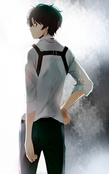 Anime picture 800x1277 with aldnoah.zero a-1 pictures kaizuka inaho tsukimori usako single tall image short hair black hair red eyes profile looking back character names hand on hip twisty sleeves boy shirt white shirt holster