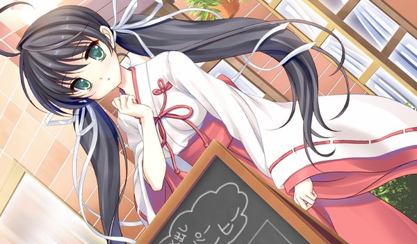 Anime picture 1024x600 with tsukumonotsuki long hair black hair wide image twintails green eyes game cg ahoge miko girl ribbon (ribbons) hair ribbon
