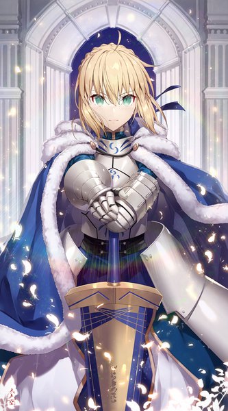 Anime picture 667x1200 with fate (series) fate/stay night artoria pendragon (all) saber gabiran single tall image looking at viewer fringe short hair blonde hair hair between eyes green eyes ahoge wind girl weapon sword armor feather (feathers)