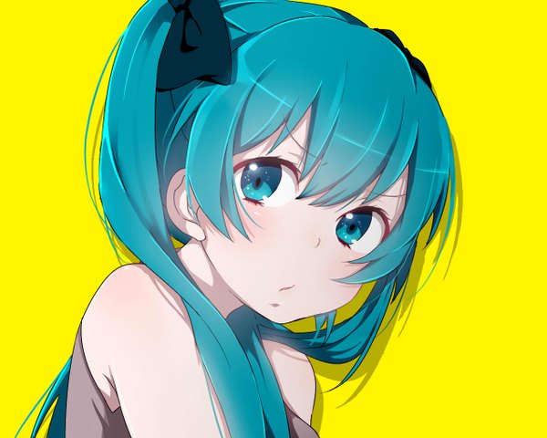 Anime picture 1280x1024 with vocaloid hatsune miku fuu (07199382) single long hair looking at viewer blush fringe simple background twintails bare shoulders aqua eyes aqua hair shadow portrait yellow background girl bow hair bow
