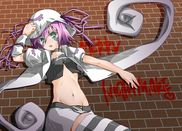 Anime picture 1088x784 with yumekui merry merry nightmare el (canon jihad) single short hair green eyes purple hair midriff face paint against wall girl thighhighs navel ribbon (ribbons) hat striped thighhighs wall brick