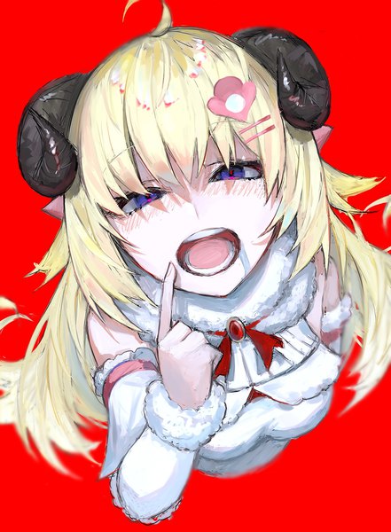 Anime-Bild 1457x1984 mit virtual youtuber hololive tsunomaki watame tsunomaki watame (1st costume) skyn blue single long hair tall image looking at viewer open mouth simple background blonde hair purple eyes ahoge horn (horns) from above fur trim saliva red background girl