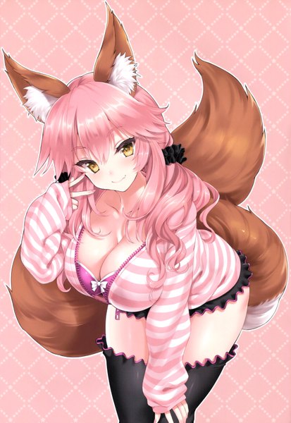 Anime-Bild 4592x6667 mit fate (series) fate/extra fate/extra ccc tamamo (fate) (all) tamamo no mae (fate) cle masahiro single long hair tall image looking at viewer blush fringe highres breasts light erotic simple background smile hair between eyes large breasts animal ears