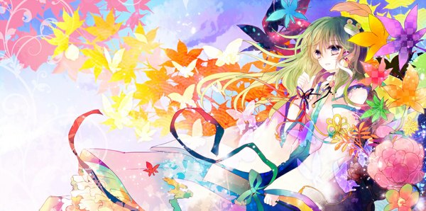 Anime picture 1073x534 with touhou kochiya sanae kazu (muchuukai) single long hair wide image purple eyes japanese clothes green hair wind girl hair ornament flower (flowers) detached sleeves insect butterfly hair tubes snake frog