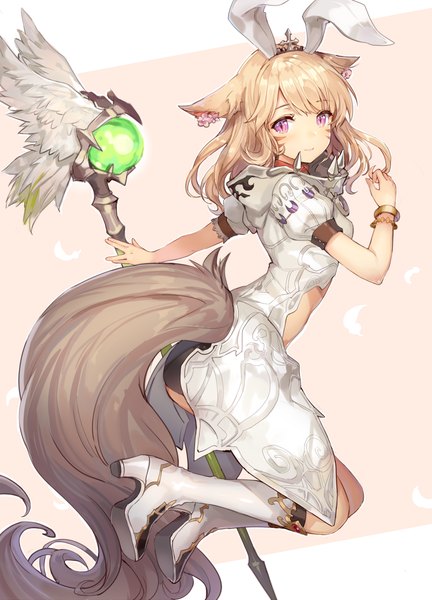 Anime picture 800x1111 with final fantasy final fantasy xiv square enix miqo'te momoko (momopoco) single long hair tall image looking at viewer fringe simple background blonde hair smile animal ears payot full body bent knee (knees) tail animal tail pink eyes