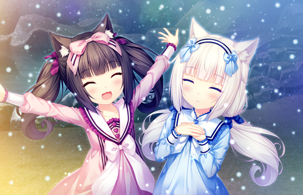 イラスト 2370x1530 と neko paradise neko works (studio) バニラ ショコラ(ネコぱら) さより 長髪 赤面 前髪 highres 開いた口 黒髪 笑顔 立つ ツインテール multiple girls 獣耳 game cg outdoors white hair blunt bangs