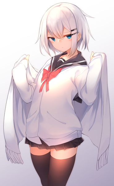 Anime picture 863x1400 with original ringo-chan (otokuyou) otokuyou single tall image looking at viewer blush fringe short hair blue eyes simple background hair between eyes standing payot white hair pleated skirt zettai ryouiki gradient background tsurime girl