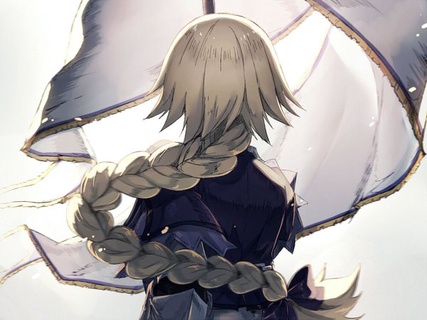 Anime picture 1000x750 with fate (series) fate/grand order fate/apocrypha jeanne d'arc (fate) (all) jeanne d'arc alter (fate) akami fumio single long hair simple background blonde hair white background braid (braids) from behind single braid backlighting girl banner