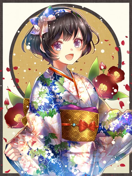 Anime-Bild 750x1000 mit original shione (memento forest) single tall image looking at viewer short hair open mouth black hair purple eyes upper body traditional clothes :d japanese clothes floral print border girl flower (flowers) bow hair bow kimono