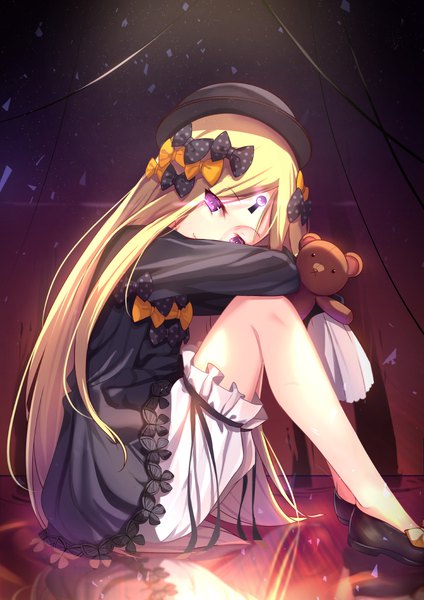 Anime picture 744x1052 with fate (series) fate/grand order abigail williams (fate) yan (nicknikg) single long hair tall image looking at viewer fringe blonde hair sitting purple eyes bent knee (knees) head tilt glowing sleeves past wrists reflection glowing eye (eyes) polka dot lolita fashion