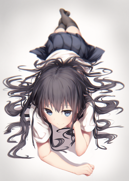 Anime picture 910x1269 with original fueru nattou single long hair tall image looking at viewer fringe blue eyes black hair lying pleated skirt on stomach chin rest girl thighhighs skirt black thighhighs shirt