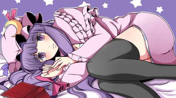 Anime picture 2666x1500 with touhou patchouli knowledge sawade single long hair looking at viewer highres wide image purple eyes purple hair girl thighhighs dress black thighhighs book (books) bonnet