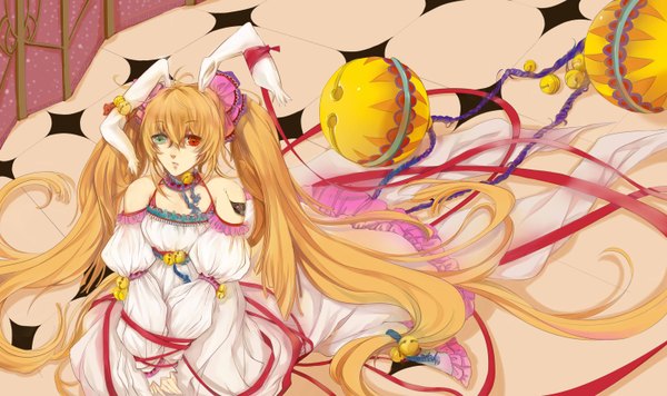 Anime picture 3000x1784 with original hongmao single highres blonde hair wide image twintails bare shoulders very long hair bunny ears heterochromia girl dress ribbon (ribbons) bell jingle bell doll (dolls) android
