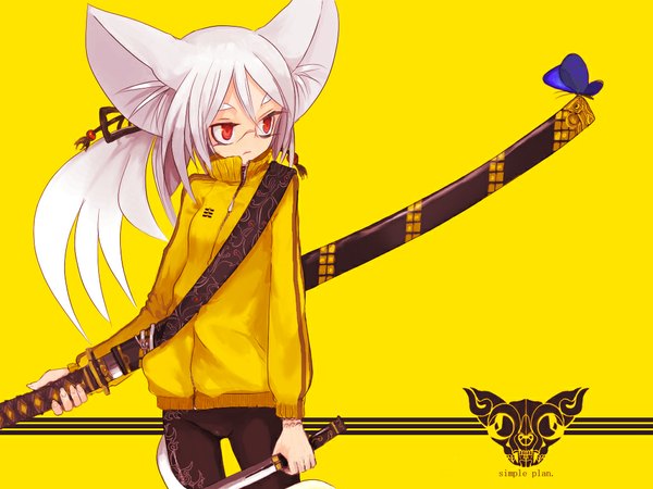 Anime picture 1024x768 with original enchi single long hair simple background red eyes animal ears looking away white hair ponytail wallpaper yellow background girl weapon sword glasses katana insect butterfly