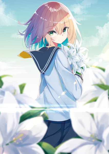 Anime picture 850x1200 with original kavka single tall image looking at viewer blush fringe short hair blonde hair hair between eyes standing holding green eyes sky cloud (clouds) outdoors looking back multicolored hair light smile wind