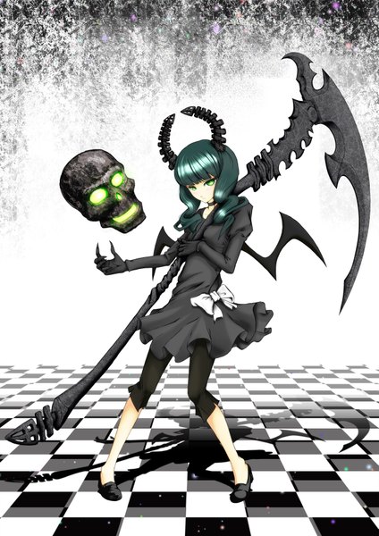 イラスト 2481x3508 と ブラック★ロックシューター dead master infinote ソロ 長髪 長身像 highres 緑の目 角 green hair checkered floor 女の子 ドレス ちょう結び 武器 翼 頭蓋 大鎌