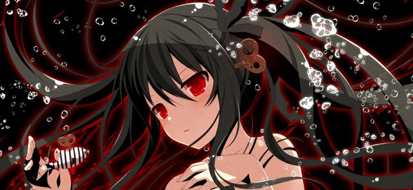 Anime picture 1000x461 with original makita maki single long hair black hair red eyes wide image looking away dark background girl animal bubble (bubbles) fish (fishes)