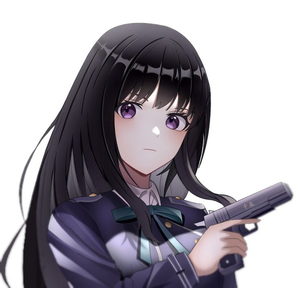 Аниме картинка 1736x1660 с ликорис рикойл inoue takina kenomotsu yukuwa один (одна) длинные волосы смотрит на зрителя высокое разрешение чёрные волосы простой фон белый фон фиолетовые глаза верхняя часть тела девушка оружие огнестрельное оружие пистолет
