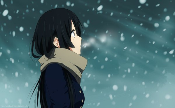 Anime picture 1290x800 with k-on! kyoto animation akiyama mio single long hair blue eyes black hair wide image profile snowing winter exhalation girl scarf