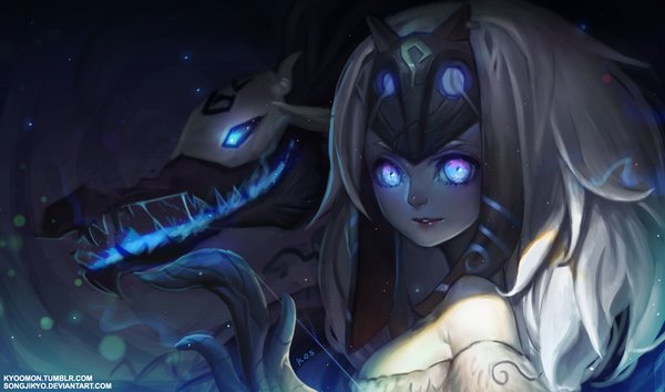 Anime picture 1647x972 with league of legends kindred (league of legends) lamb (league of legends) songjikyo single long hair looking at viewer blue eyes smile wide image purple eyes bare shoulders signed white hair lips teeth shadow fang (fangs) glowing glowing eye (eyes)