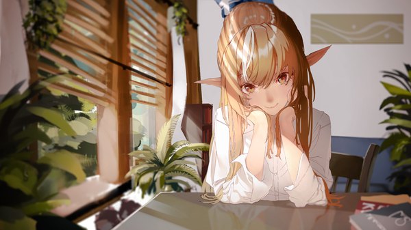 Anime picture 2667x1500 with virtual youtuber hololive shiranui flare a shika single long hair looking at viewer fringe highres blonde hair smile hair between eyes wide image brown eyes upper body indoors head tilt multicolored hair pointy ears streaked hair