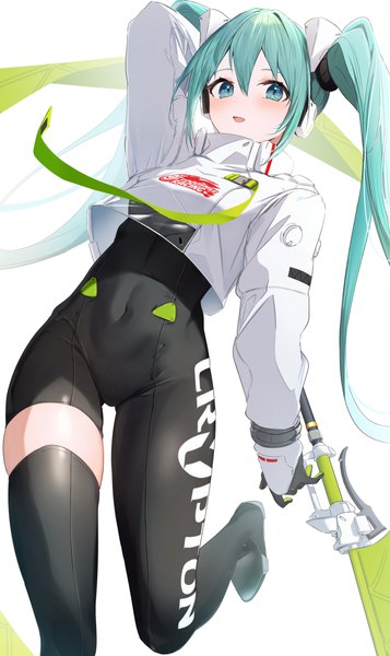 イラスト 1457x2450 と ボーカロイド goodsmile racing 初音ミク レーシングミク レーシングミク2022 のっけ ソロ 長身像 カメラ目線 前髪 開いた口 simple background hair between eyes 白背景 ツインテール very long hair :d aqua eyes aqua hair from below